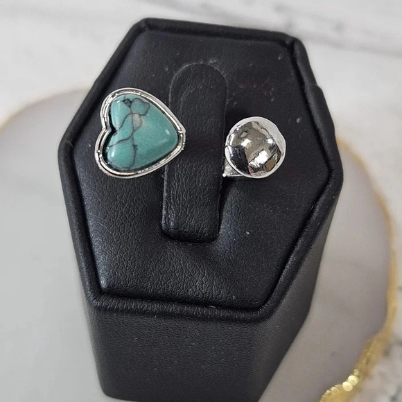 Earth Heart Adjustable Fashion Ring A46 - Picture 1 of 5